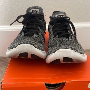 Wmns Nike Feee RN Flyknit